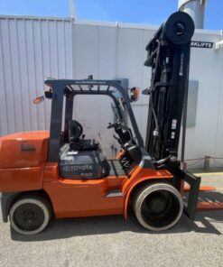 Toyota 7000kg compact cushion tyred petrol forklift with 6070mm 3 stage mast